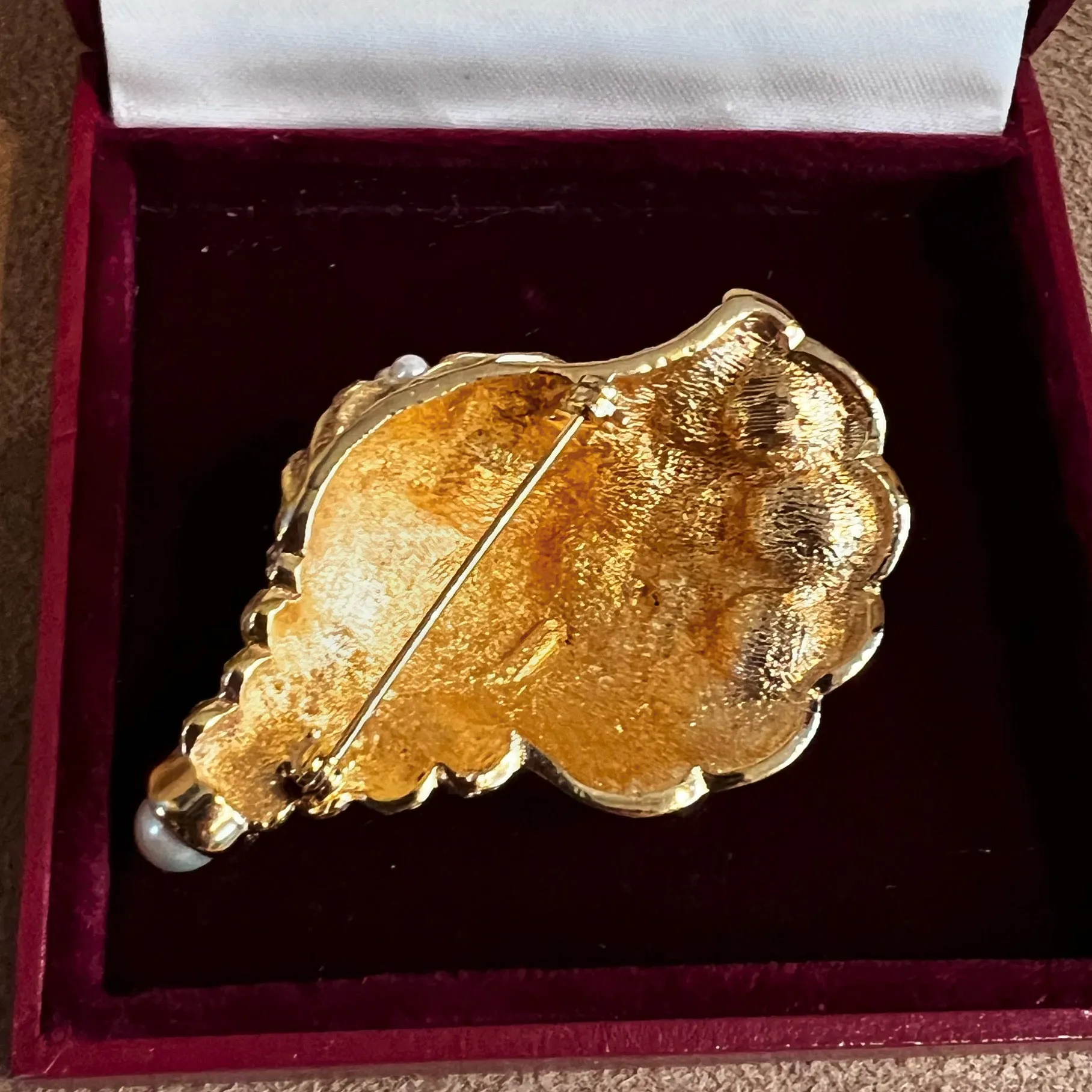 Christian Dior Vintage conch shell brooch gold with Pearls