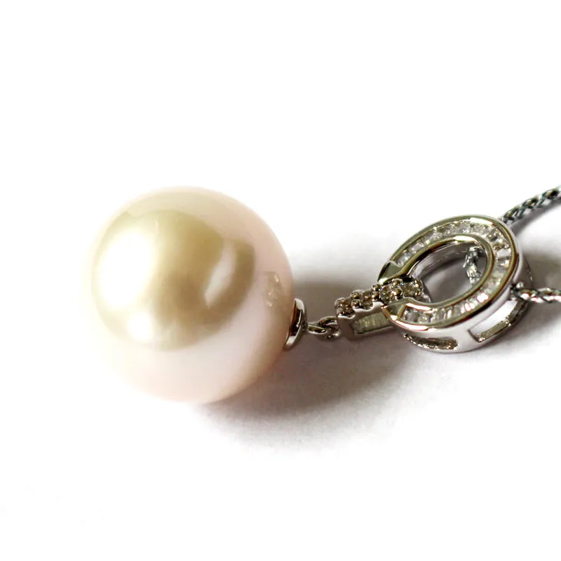 GIANT CIRCLE EDISON PEARL NECKLACE