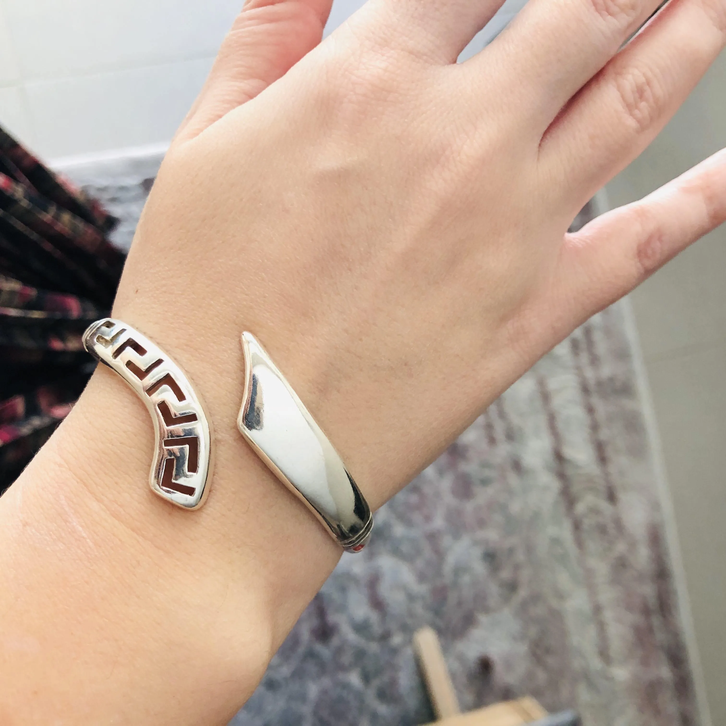 Greek Key Meander Bangle in Sterling Silver with zircon (B-64)