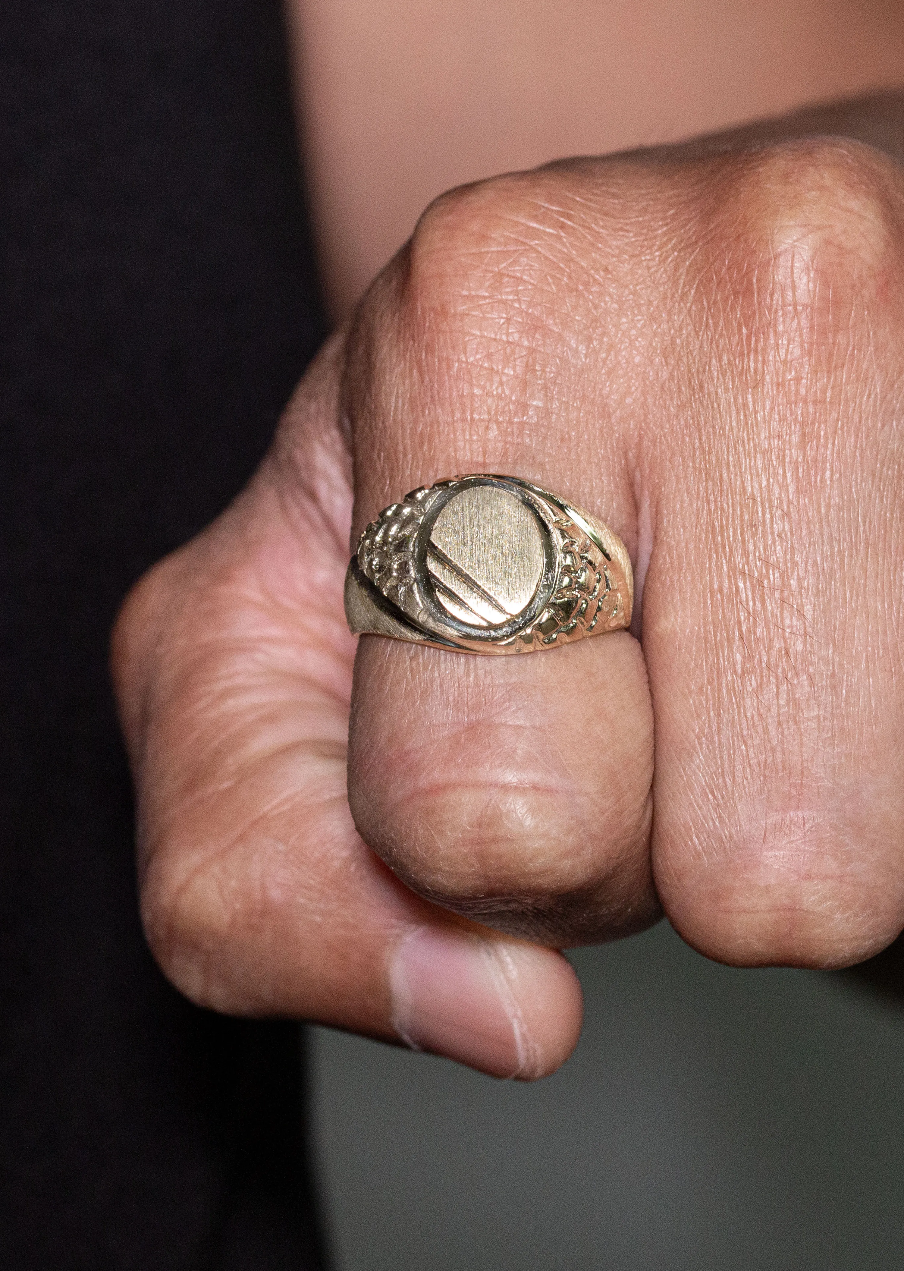 Mens Signet Ring - 10K Gold | 6 Grams