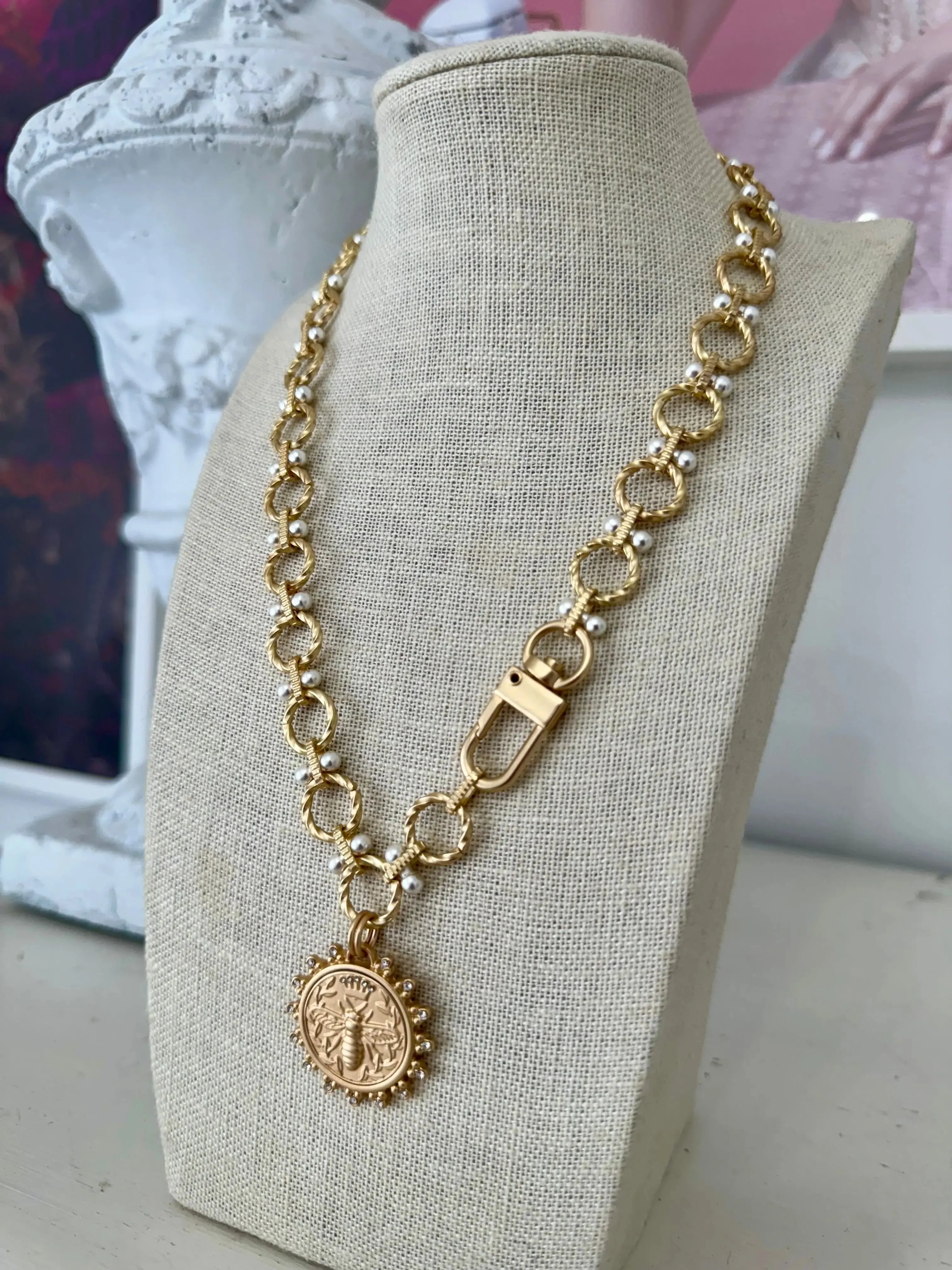 Regina Bee Necklace - Gold