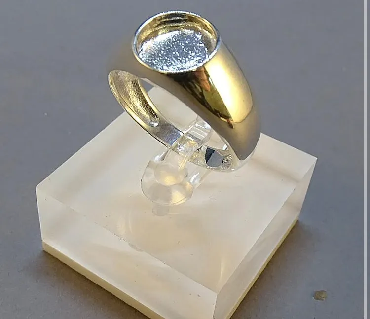 Round signet ring