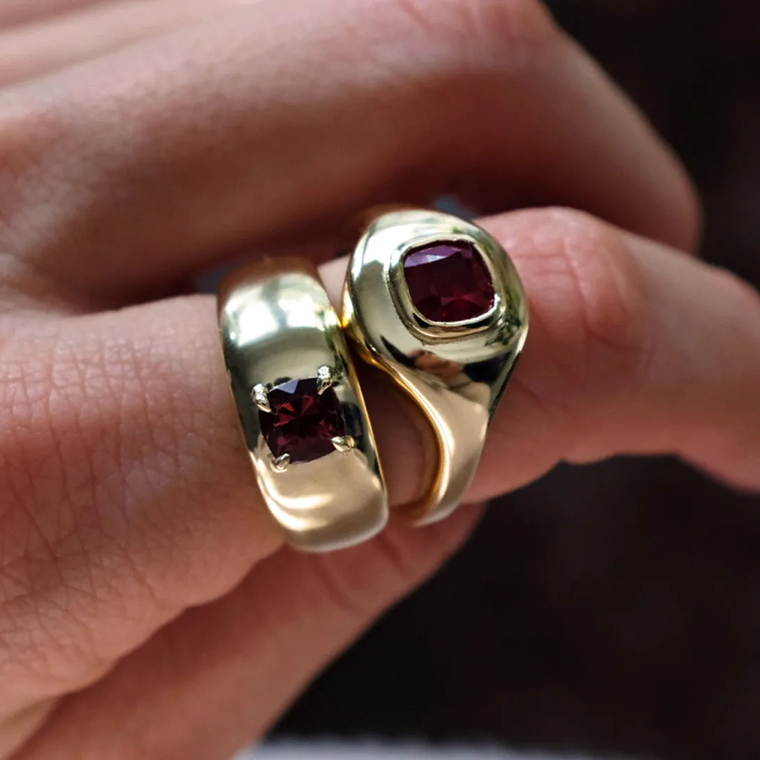 RUBY RIPPLE SIGNET RING