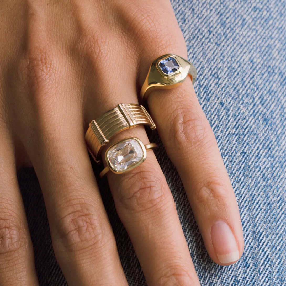 SAPPHIRE RIPPLE SIGNET RING
